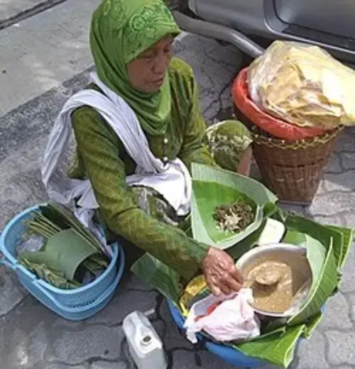 Kuliner Surabaya Pecel Semanggi