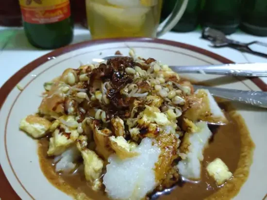 Kuliner Surabaya Tahu Tek Telur
